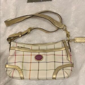 COACH Cream and Gold Shoulder Bag with Elegant Design